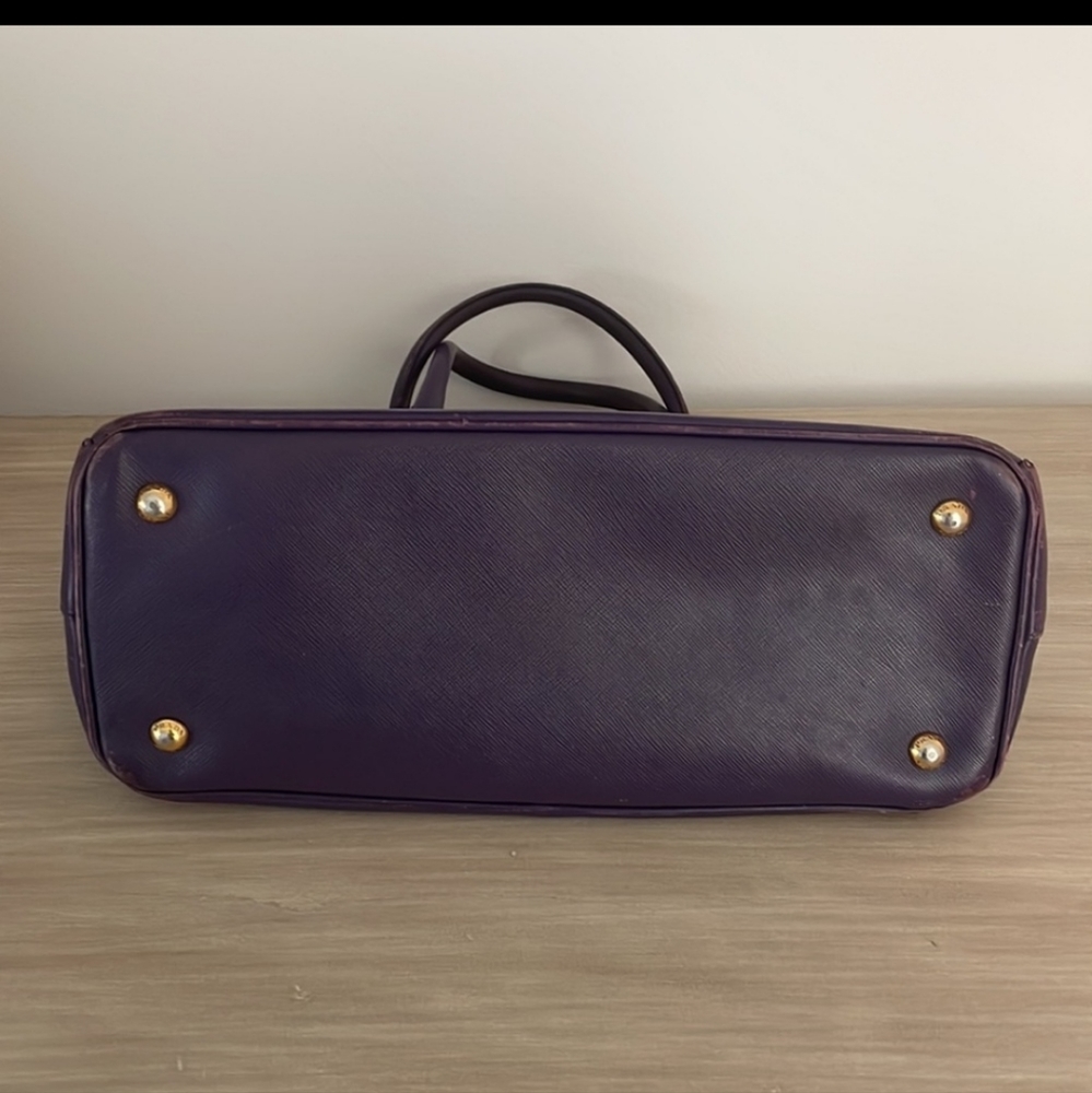 😁😁GIFTED😁😁 Designer PRADA SAFFIANO Leather Lux Tote - Picture 8 of 13
